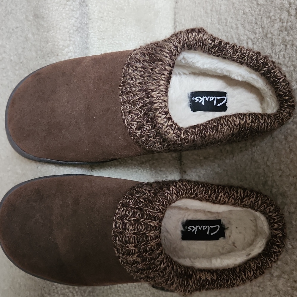 Clarks Women's Cozy Brown Slippers